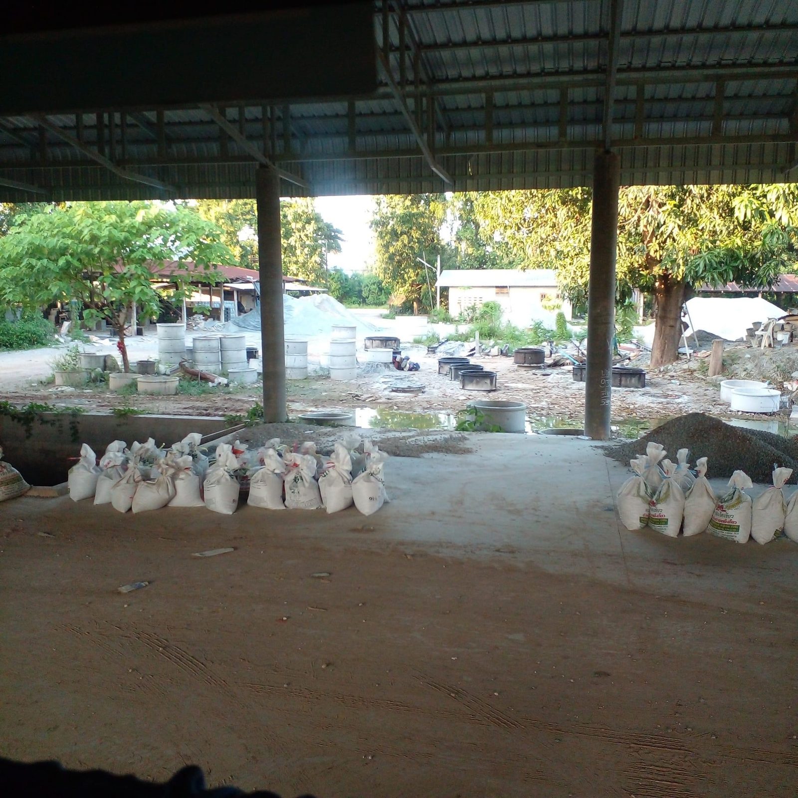 ร้าน ต.ลับแล วัสดุก่อสร้าง คลังสินค้า